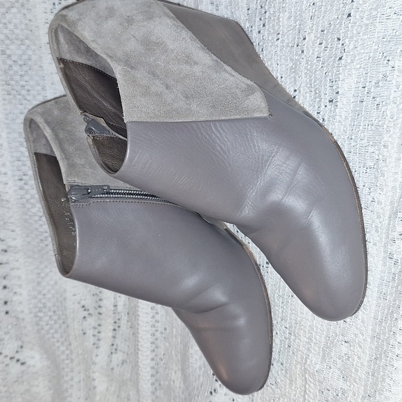 COCLICO MADE IN SPAIN LEATHER AND SUEDE ZIP WEDGE HEEL BOOTIES - Picture 2 of 10